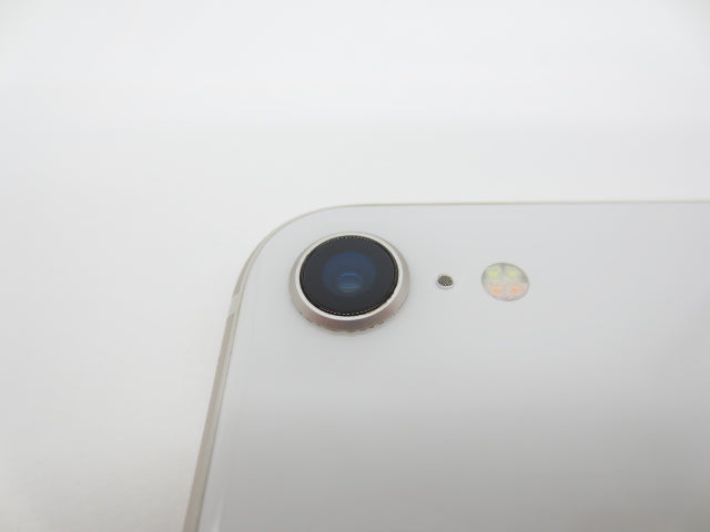 【中古】Apple iPhoneSE 第3世代 64GB A2782 MMYD3J/A スターライト SIMフリー 利用制限○ バッテリー81% 初期化済み