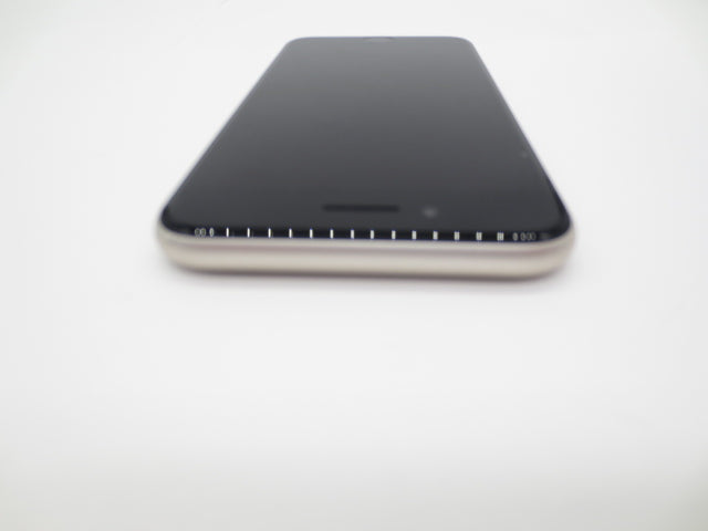【中古】Apple iPhoneSE 第3世代 64GB A2782 MMYD3J/A スターライト SIMフリー 利用制限○ バッテリー88% 初期化済み