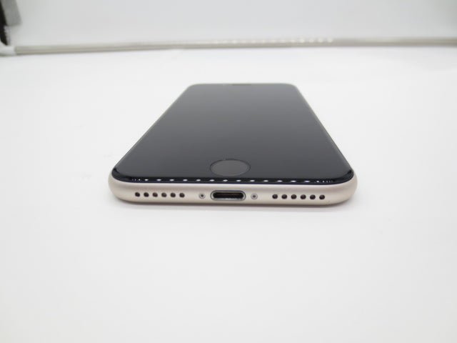 【中古】Apple iPhoneSE 第3世代 64GB A2782 MMYD3J/A スターライト SIMフリー 利用制限○ バッテリー81% 初期化済み