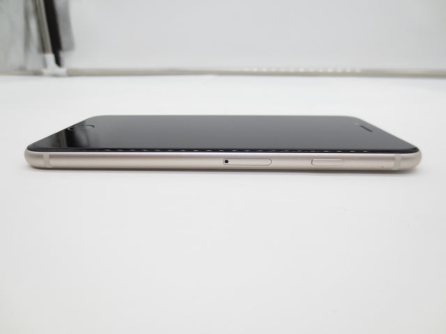 【中古】Apple iPhoneSE 第3世代 64GB A2782 MMYD3J/A スターライト SIMフリー 利用制限○ バッテリー81% 初期化済み