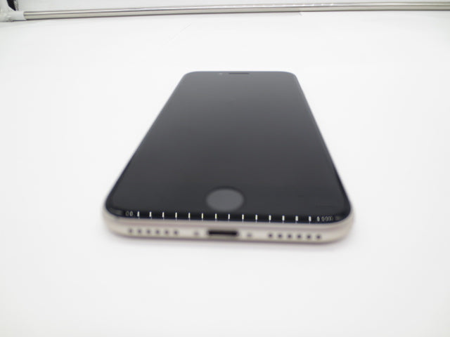 【中古】Apple iPhoneSE 第3世代 64GB A2782 MMYD3J/A スターライト SIMフリー 利用制限○ バッテリー88% 初期化済み