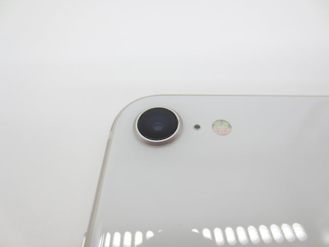 【中古】Apple iPhoneSE 第3世代 64GB A2782 MMYD3J/A スターライト SIMフリー 利用制限○ バッテリー88% 初期化済み