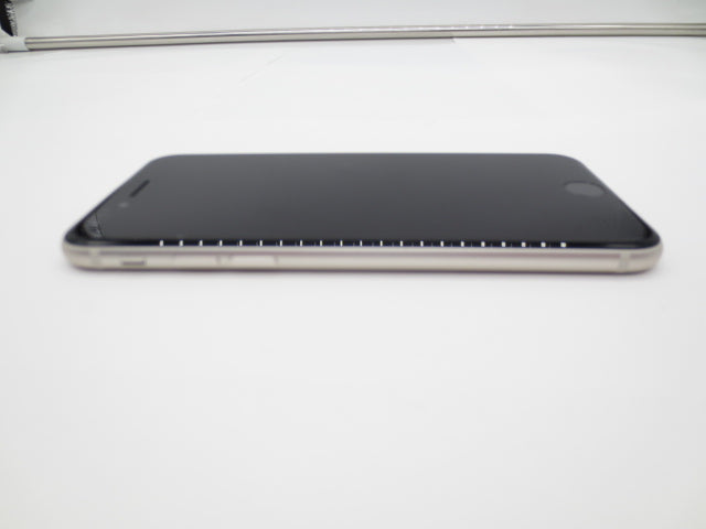 【中古】Apple iPhoneSE 第3世代 64GB A2782 MMYD3J/A スターライト SIMフリー 利用制限○ バッテリー88% 初期化済み