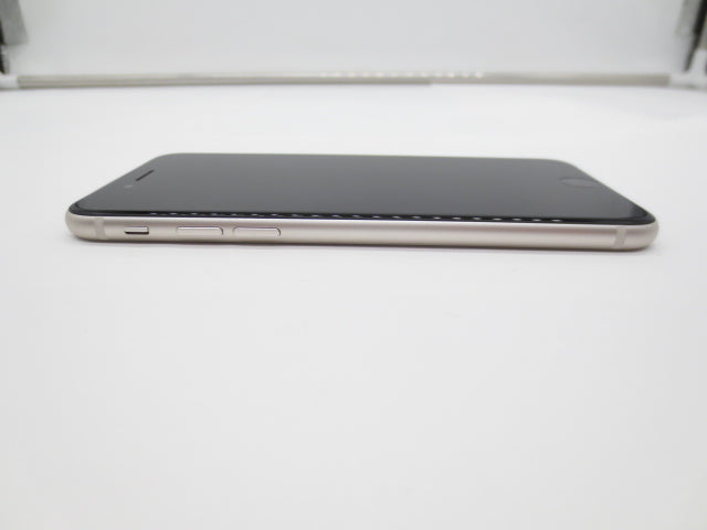 【中古】Apple iPhoneSE 第3世代 64GB A2782 MMYD3J/A スターライト SIMフリー 利用制限○ バッテリー82% 初期化済み