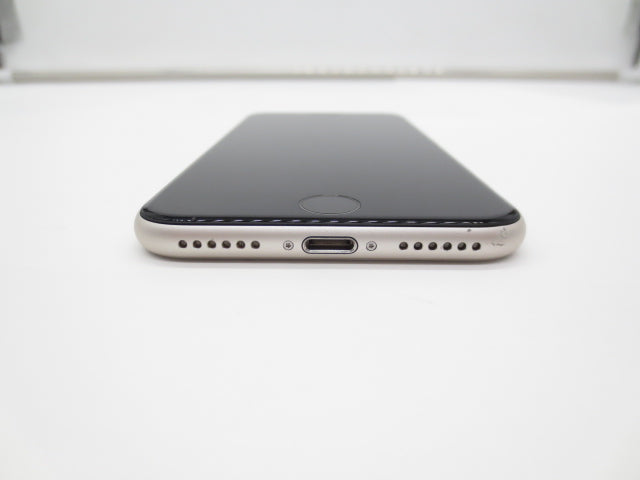 【中古】Apple iPhoneSE 第3世代 64GB A2782 MMYD3J/A スターライト SIMフリー 利用制限○ バッテリー82% 初期化済み