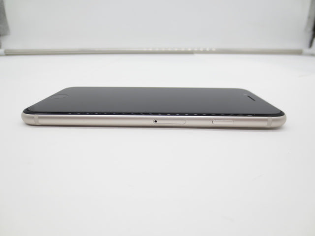 【中古】Apple iPhoneSE 第3世代 64GB A2782 MMYD3J/A スターライト SIMフリー 利用制限○ バッテリー82% 初期化済み