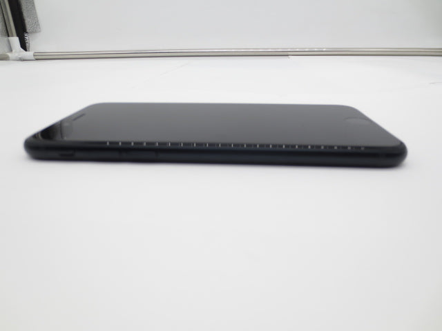 【中古】Apple iPhoneSE 第3世代 64GB A2782 MMYC3J/A ミッドナイト SIMフリー 利用制限○ バッテリー99% 初期化済み