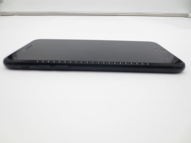 【中古】Apple iPhoneSE 第3世代 64GB A2782 MMYC3J/A ミッドナイト SIMフリー 利用制限○ バッテリー90% 初期化済み